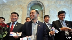 Парламенттин алгачкы сессиясы, 10-ноябрь, 2010-жыл