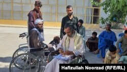 معلولان افغانستان از عدم رسیده گی به حقوق و امتیازات خود شکایت دارند. 