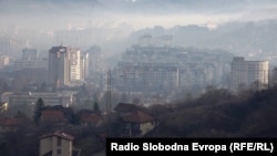 Smog lies over the Bosnian city of Tuzla. (file photo)