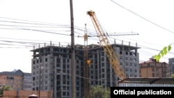 В среднем на одного жителя Кыргызстана приходится 13,2 квадратных метра жилья. По стандарту ООН, должно быть около 30 "квадратов".