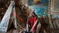 Манекен в образе индейца в музее табака в Табачном