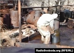 Ізраїльські хіміки вивозять небезпечні речовини з Горлівського хімзаводу