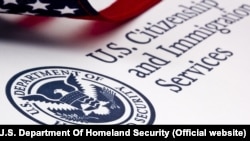 Логотип Служби громадянства та імміграції США (USCIS)