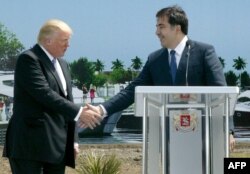 Дональд Трамп и Михаил Саакашвили, 22 апреля 2012 года