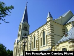 У дворі «будинку Мазепи» зараз розташована лютеранська кірха