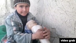 سمیع الله ۱۲ ساله از ولایت فاریاب یکی از اطفالی است که پایش در نتیجه انفجار ماین قطع شده است