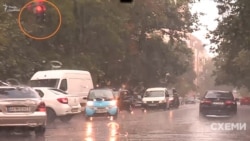 Toyota також попрямувала в напрямку ОП – але «втекла» на червоне світло світлофора