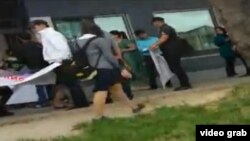 В интернете появились видео-записи с акции протеста у посольства Германии в Душанбе