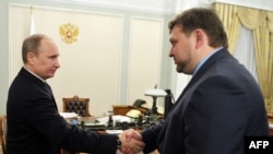 Президент Владимир Путин и губернатор Никита Белых. Впереди посадка главы Кировской области