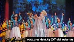 Торжественное мероприятие в Кыргызской Национальной филармонии имени Токтогула Сатылганова, посвященное празднику Нооруз с участием первых лиц государства. 21 марта 2013