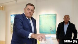 Milorad Dodik, lider SNSD-a, glasa na lokalnim izborima, Laktaši, BiH, 6. oktobra 2024.