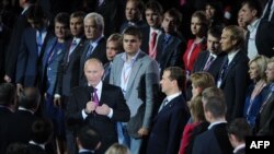 Путин “Бердәм Русия” корылтаенда чыгыш ясый