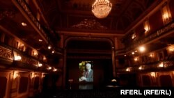 Komemoracija povodom smrti Jovana Divjaka u Narodnom pozorištu u Sarajevu