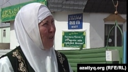 Айша Оразбай возле мечети "Абиш-ата", Астана 2011 год. 