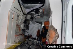 Ambulanță din Nikopol, oraș din regiunea Dnipropetrovsk, distrusă în noiembrie 2025.