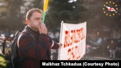 მალხაზ ჭკადუა მზია ამაღლობელის მხარდამჭერ აქციაზე