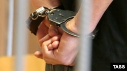 "Ул тимер рәшәткәне дә, богаулы кулларны да беренче тапкыр күргән".