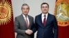 Kineski ministar inostranih poslova Vang Ji (lijevo) sastaje se sa predsjednikom Kirgistana Sadirom Žaparovim u Biškeku 19. novembra tokom turneje po tri zemlje Centralne Azije.