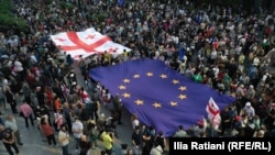 Bruxelles va trebui să ia o decizie cu privire la regresul Georgiei în privința criteriilor de aderare la UE. 