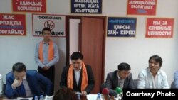 Активисты движения «Болашак» выступают с инициативой запрета «пропаганды секс-меньшинств». Алматы, 9 сентября 2014 года.   