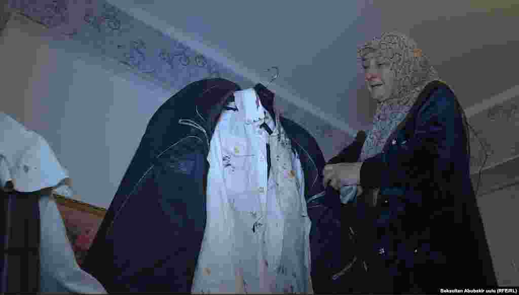 Журналист был одет в этот костюм в тот день, когда его застрелили. Это преступление до сих пор остается нераскрытым.