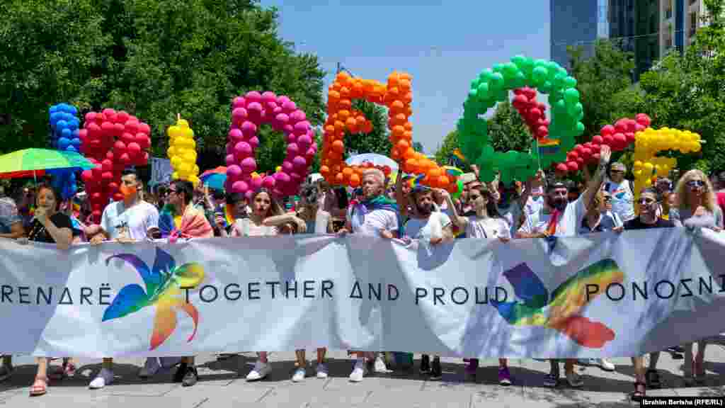 Pjesëmarrësit e paradës erdhën edhe nga rajoni, por edhe nga disa shtete evropiane.