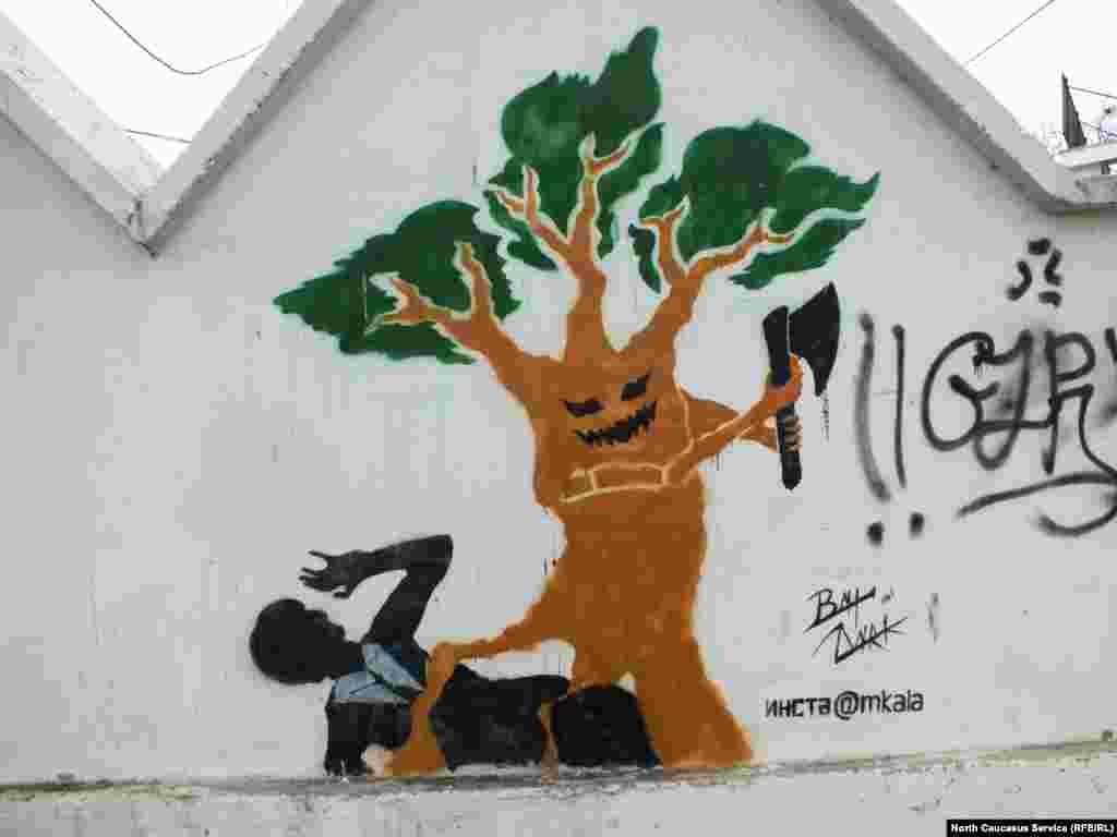 Работу "Год Самообороны" художники посвятили защитникам центрального городского парка Махачкалы