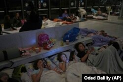 Тель-Авивге жакын жайгашкан Рамат-Ган шаарындагы метро станциясы. 17-июнь, 2025-жыл.