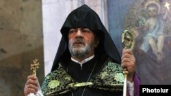 Архиепископ Навасард Кчоян (архив)