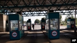 Pikëkalimi kufitar në Horgosh, që lidh Serbinë me Hungarinë. Fotografi ilustruese nga arkivi. 