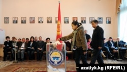 Бишкектеги добуш берүүдөн бир көрүнүш, 30-октябрь.