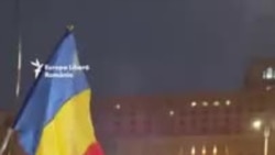 VIDEO | Reacția protestarilor din fața CCR după decizia Curții Constituționale cu privire la candidatura lui Călin Georgescu