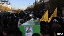 د افغان ځوان علي رحیمي د خښولو مراسم چې د سوریې په جګړه کې وژل شوی (ارشیف)