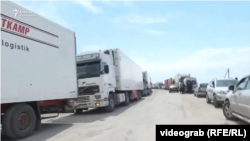 Автомашины на границе Кыргызстана и Казахстана