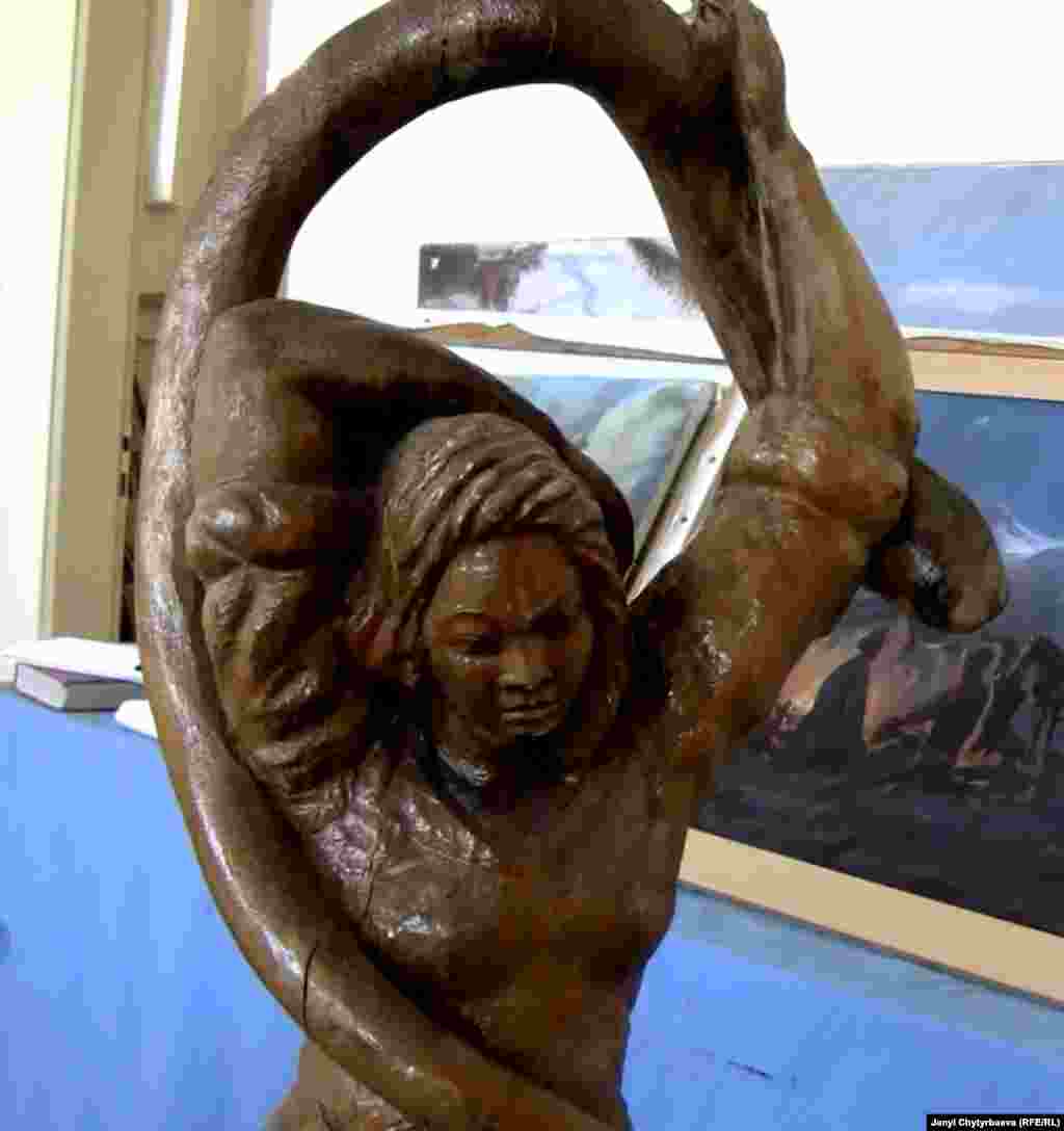 "Зомбулук" - &nbsp;Ооганстандагы кыздардын оор тагдырын чагылдырган айкел. Акбар Кутлу.