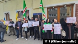 Protest ispred Ambasade BiH u Beču, krajem oktobra, odakle je čečenska dijaspora tražila da BiH ne isporuči Rusiji Selimu Khadisovu.