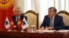 Депутат Иса Өмүркулов мурдагы президент Алмазбек Атамбаев менен. 