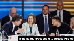 Trilaterală România-Republica Moldova-Ucraina, în marja Summitului Ucraina-Europa de Est. Președinții României - Nicușor Dan, R.Moldova - Maia Sandu și Ucrainei - Volodimir Zelenski.