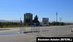 Блокпост на в'їзді до Карабаху з портретом Гейдара Алієва