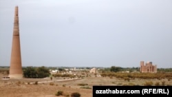 Минарет Гутлуг Тимур, Кёнеургенч  