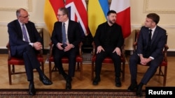 Britanski premijer Kir Starmer, ukrajinski predsednik Volodimir Zelenski, francuski predsednik Emanuel Makron i nemački kancelar Fridrih Merc na sastanku u Dauning stritu 10, London, 8. decembar 2025.