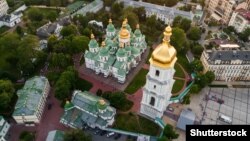 У квітні Верховна Рада України проголосувала за постанову щодо звернення про надання томосу про автокефалію православної церкви в Україні до Вселенського патріарха Варфоломія