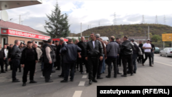 Armenia - Armenian truck drivers protest outside the Bagratashen border crossing with Georgia, October 21, 2025.