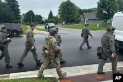 Poliția îl caută pe atacatorul care a vizat doi aleși ai statului american Minnesota - Brooklyn Park, sâmbătă, 14 iunie 2025.