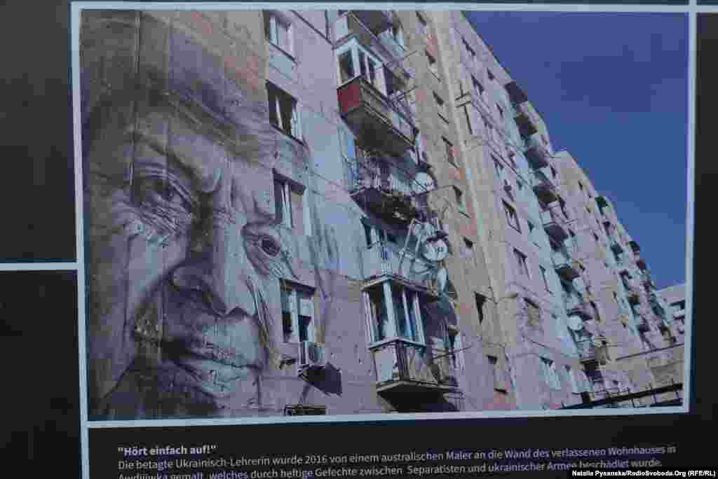 &laquo;Припиніть нарешті!&raquo; Портрет старенької вчительки української мови зобразив австралійський художник на стіні одного з покинутих будинків в Авдіївці, який був значно пошкоджений під час перестрілок російських гібридних сил і української армії. Зображення ніби закликає: &laquo;Припиніть нарешті!&raquo; Авдіївка, 2017 рік. Автор: Денис Копилов