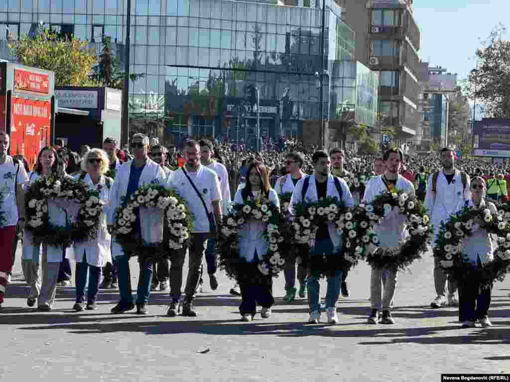 Na skupu u Novom Sadu prisutno je desetine hiljada ljudi, kako Novosađana, tako i onih koji su došli iz drugih gradova Srbije, 1. novembar 2025. 
