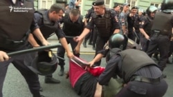 Pension Protests In Russia Prompt Violent Crackdown