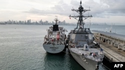 Американський есмінець Samson, який бере участь у антинаркотичних операціях у Карибському морі, під час стоянки в порту Панама-Сіті, 30 серпня 2025 року