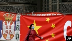 Zastava Kine na ulicama Beograda, u Srbiji, april 2020.