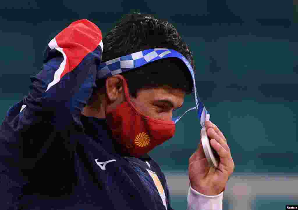 Шавдатуашвили стал первым спортсменом в истории независимой Грузии, который занял призовые места на трех Олимпиадах подряд: он выиграл золото в Лондоне в 2012 году, бронзу &ndash; в Рио в 2016 году и серебро в Токио.